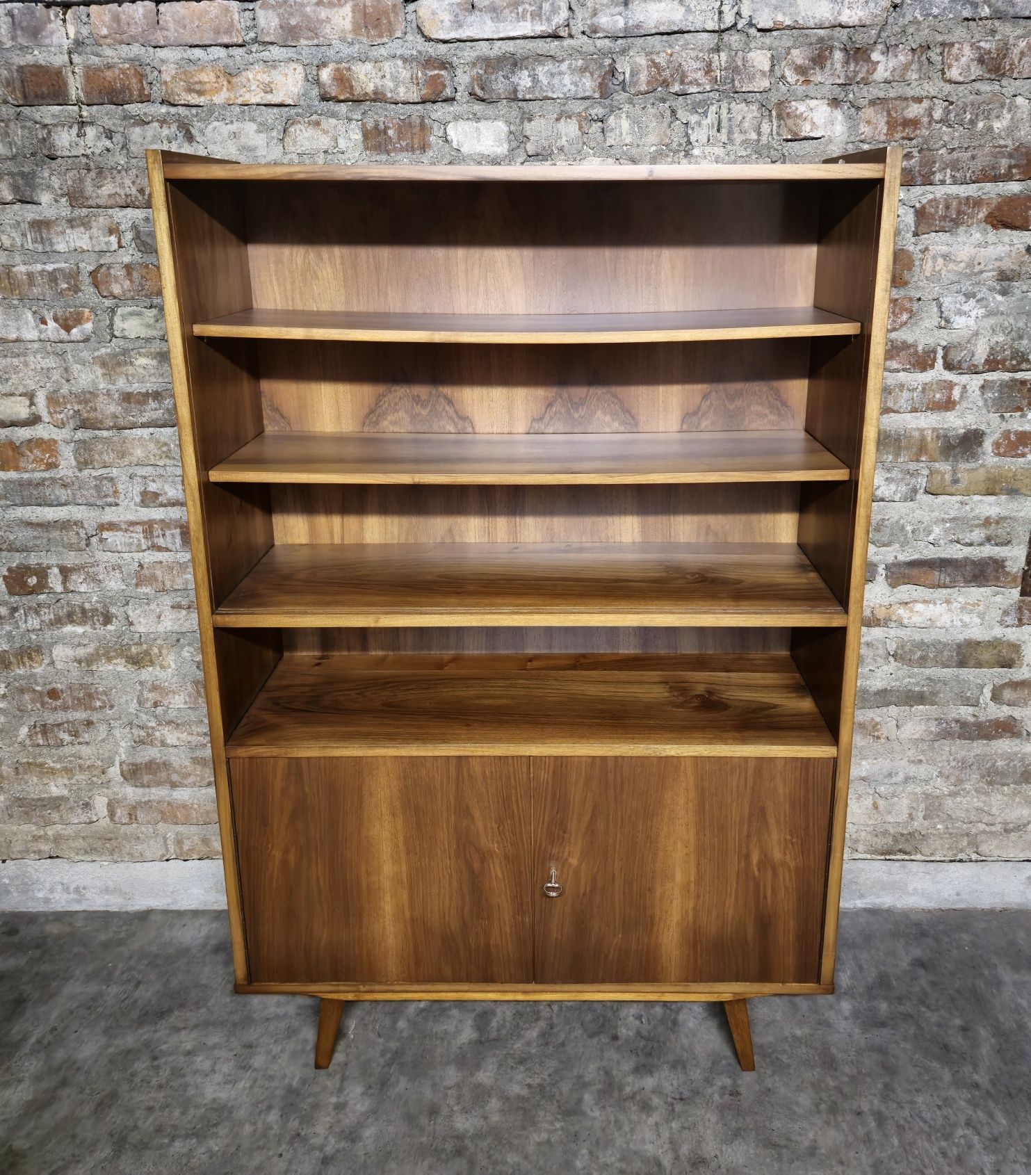 Biblioteczka vintage prl po całkowitej renowacji