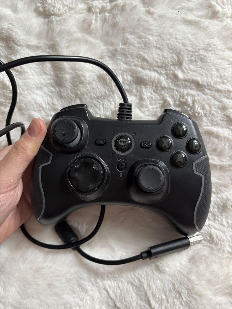 Przewodowy gamepad