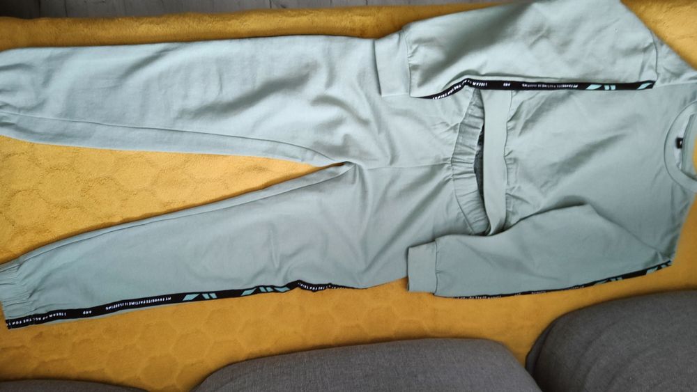 Dres nowy Reporter Yang 146