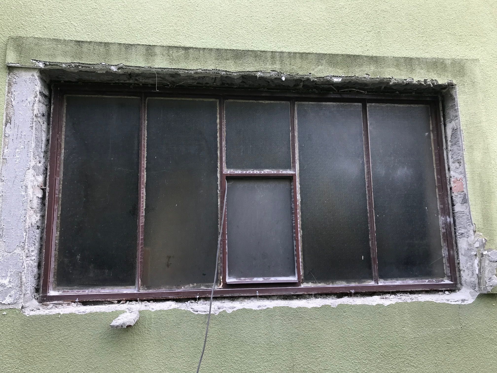 Okno do budynku gospodarczego, piwnicy lub garażu