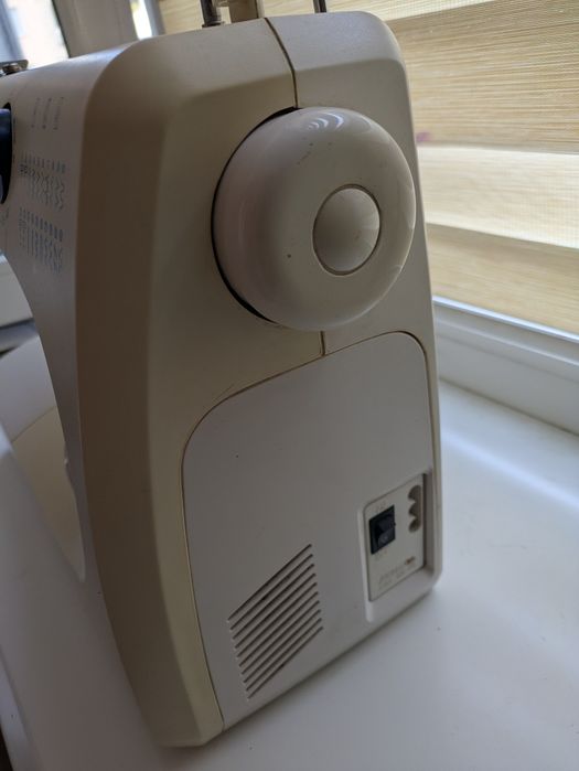 Швейна машинка Yamata FY 2300