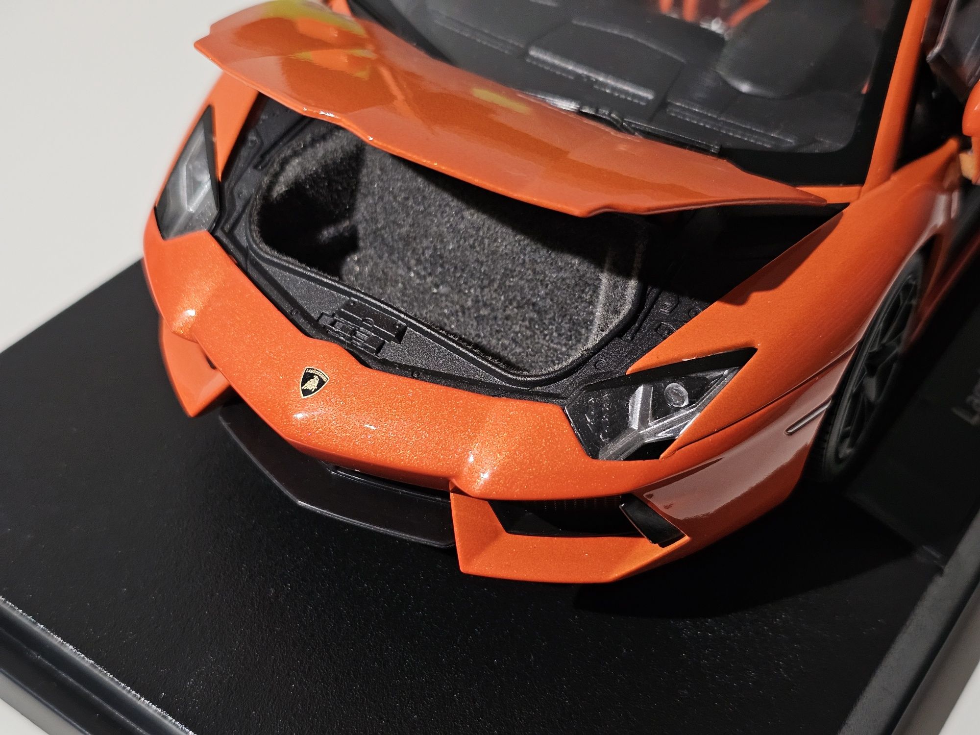 1:18 Lamborghini Aventador LP700-4 Welly NEX