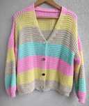 Pastelowy, rozpinany, damski sweterek w paski oversize