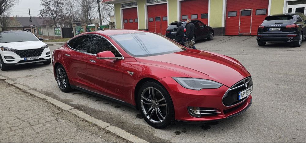 Tesla Model S 2014