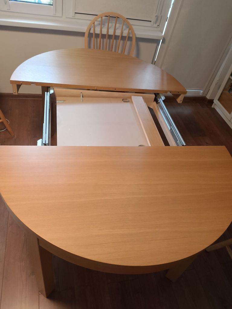 Stół okrągły rozkładany z IKEA.