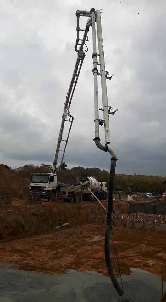 Beton z transportem i pompą