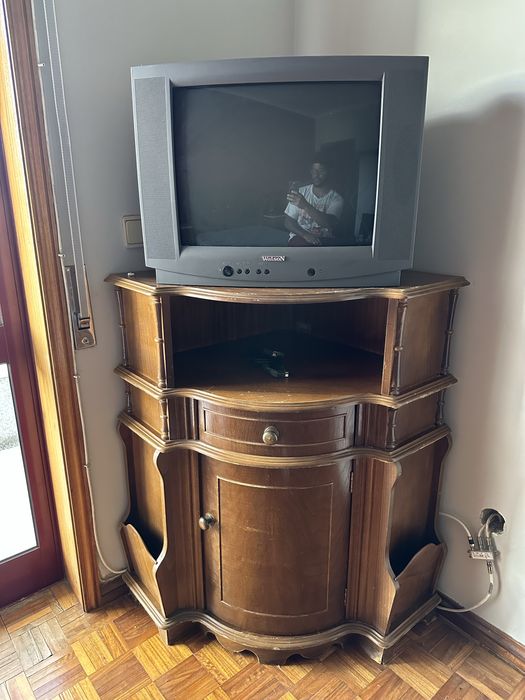 Cama 140x180 com colchao ortopedico criados mudo, movel e tv