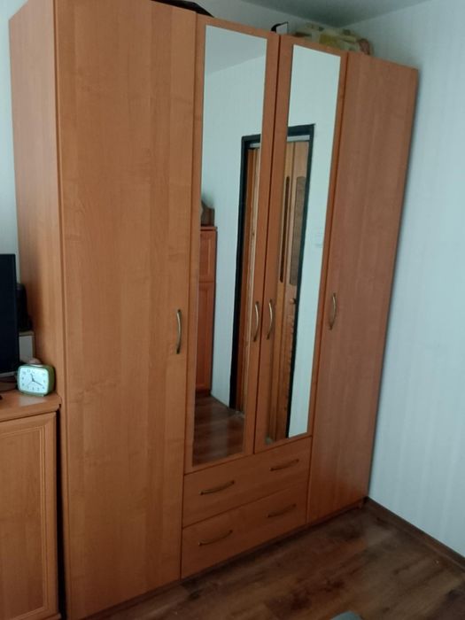 Szafa czterodrzwiowa