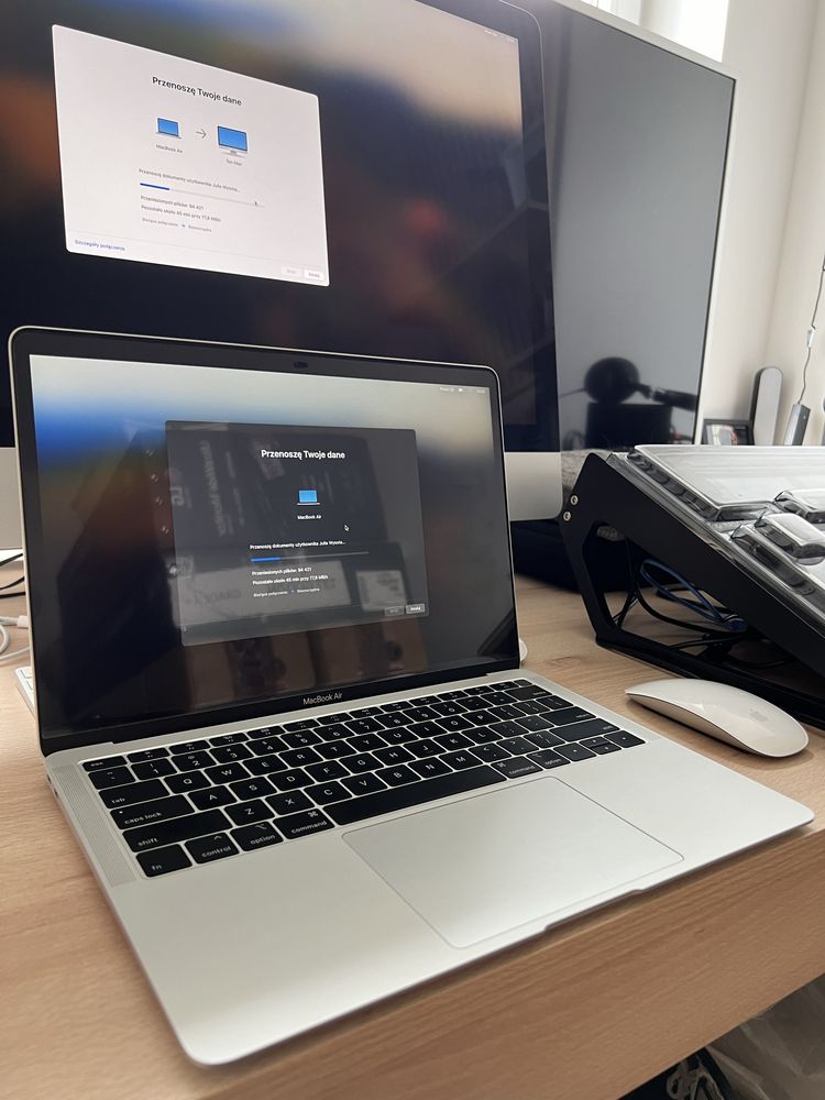 MacBook Air 13” A1932  Intel Core i5, 8GB RAM, 256GB SSD +gratis