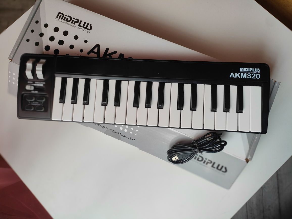 Midi AKM 320 keyboard do komputera
