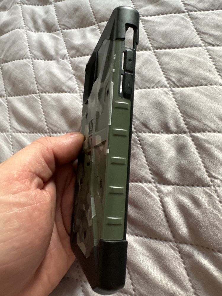 Чехол UAG iPhone 11