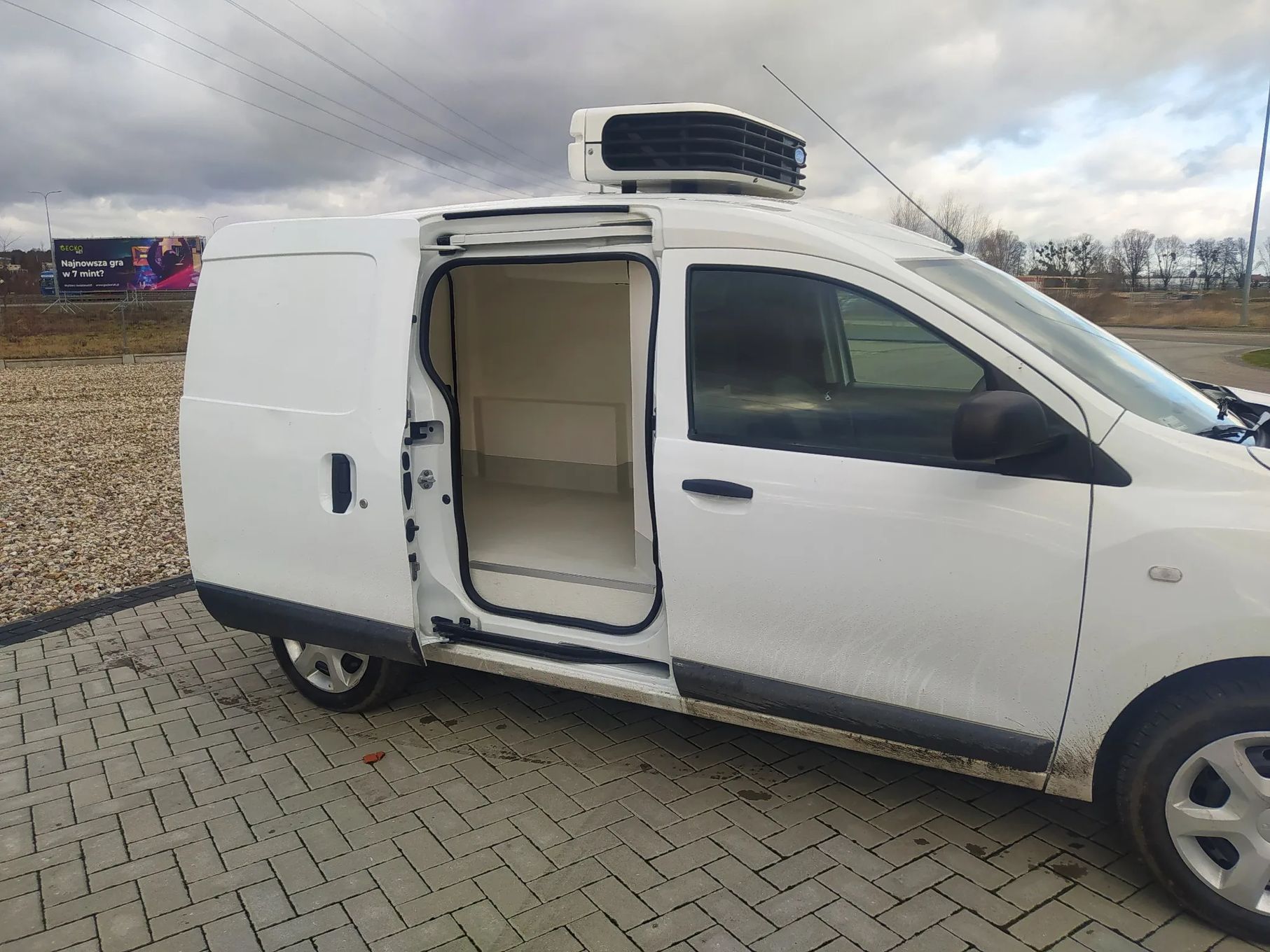 Dacia Dokker L2 Long Maxi Nowa Izoterma Chłodnia Mroźnia do lodów minus 20 stopni Carrier 220V PL na stoku  Więcej ofert drzwi boczne też Diesel gwarancja finansowanie