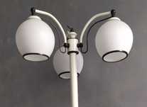 Lampa stojąca biała