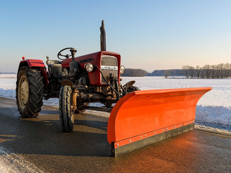 Pług na przód ciągnika C-330 C-360 – pług do śniegu odśnieżania spych