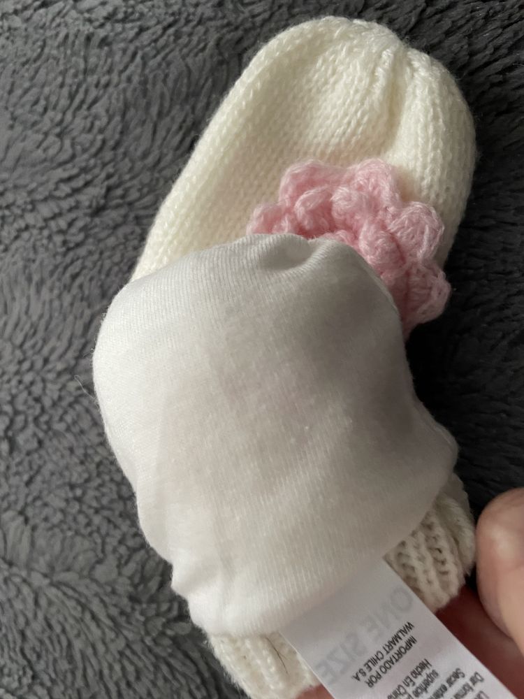 Rękawiczki niemowlęce z kwiatuszkiem