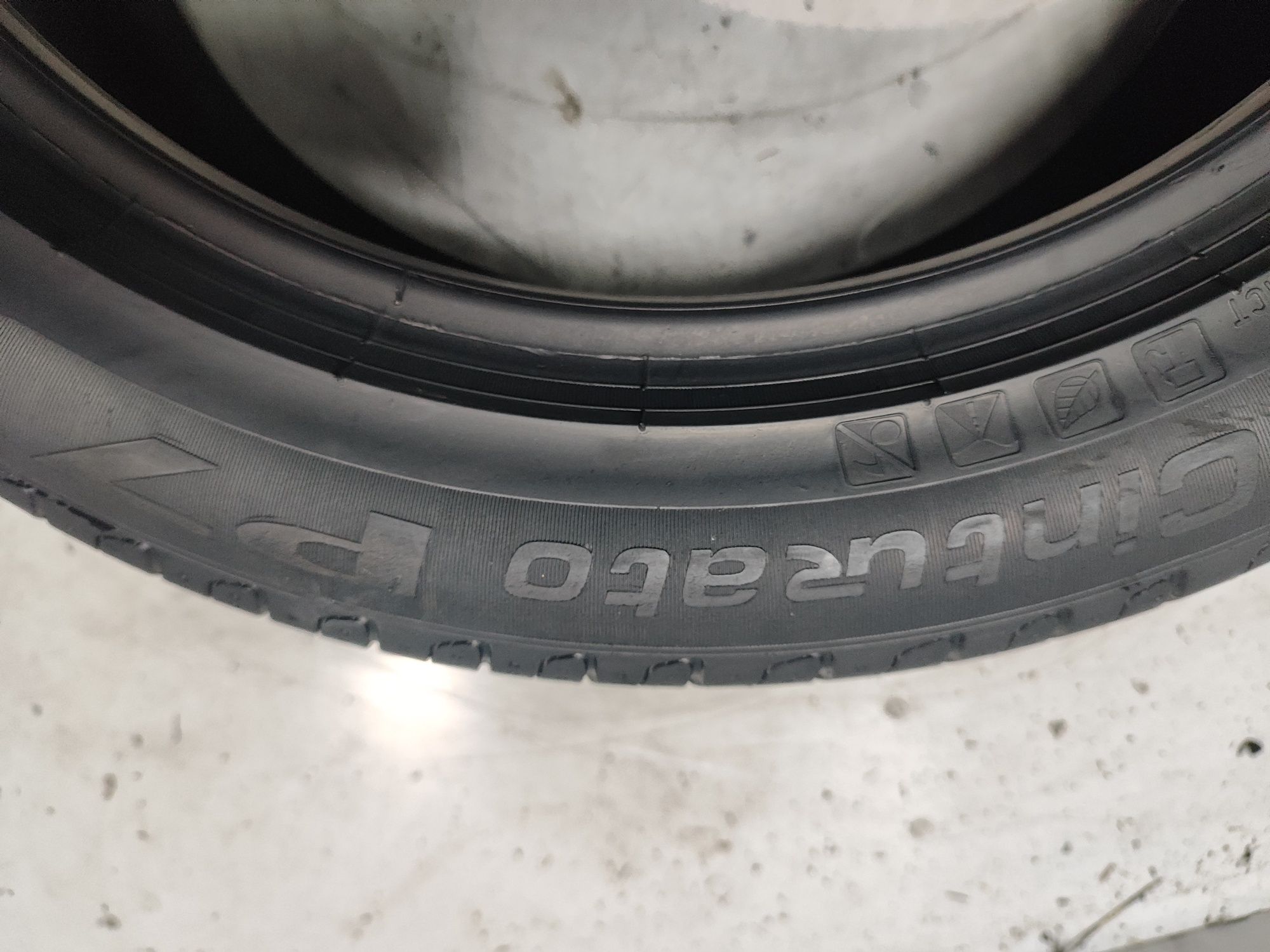 2 Pneus semi novos Pirelli Cinturato P7 215/50R17  95W Oferta da Entre