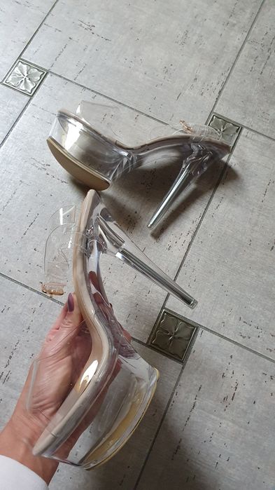 Pretty Little Thing szpilki sandały transparentne platforma 40