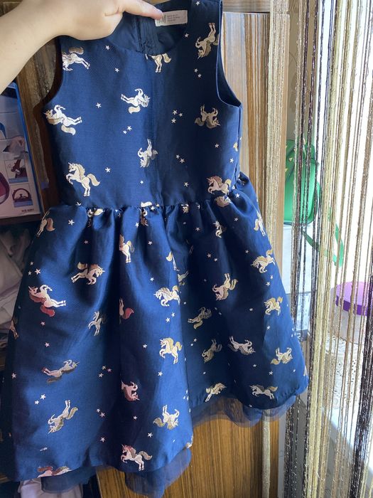 Святкова сукня на дівчинку 6-7років