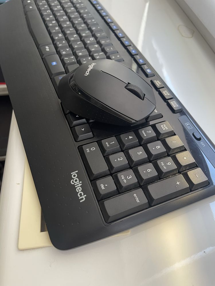 Комплект бездротових клавіатури та мишки Logitech MK345