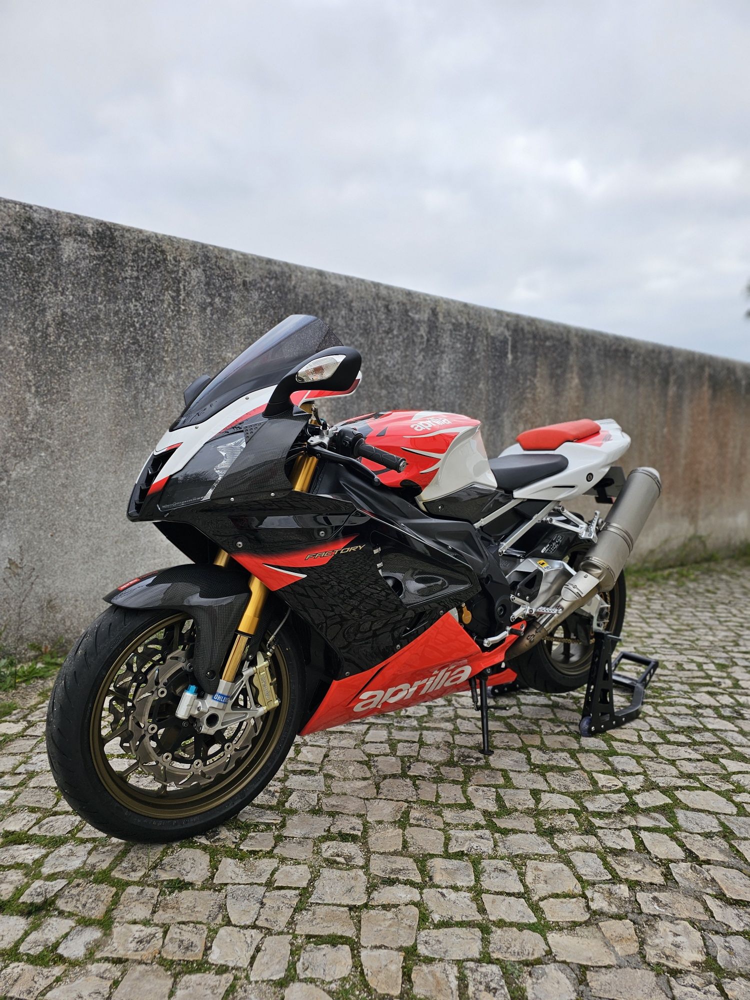 Aprilia RSV 1000 factory