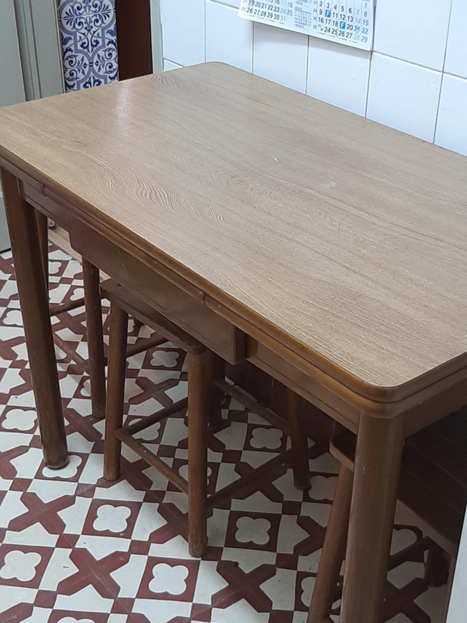 Mesa extensível em madeira