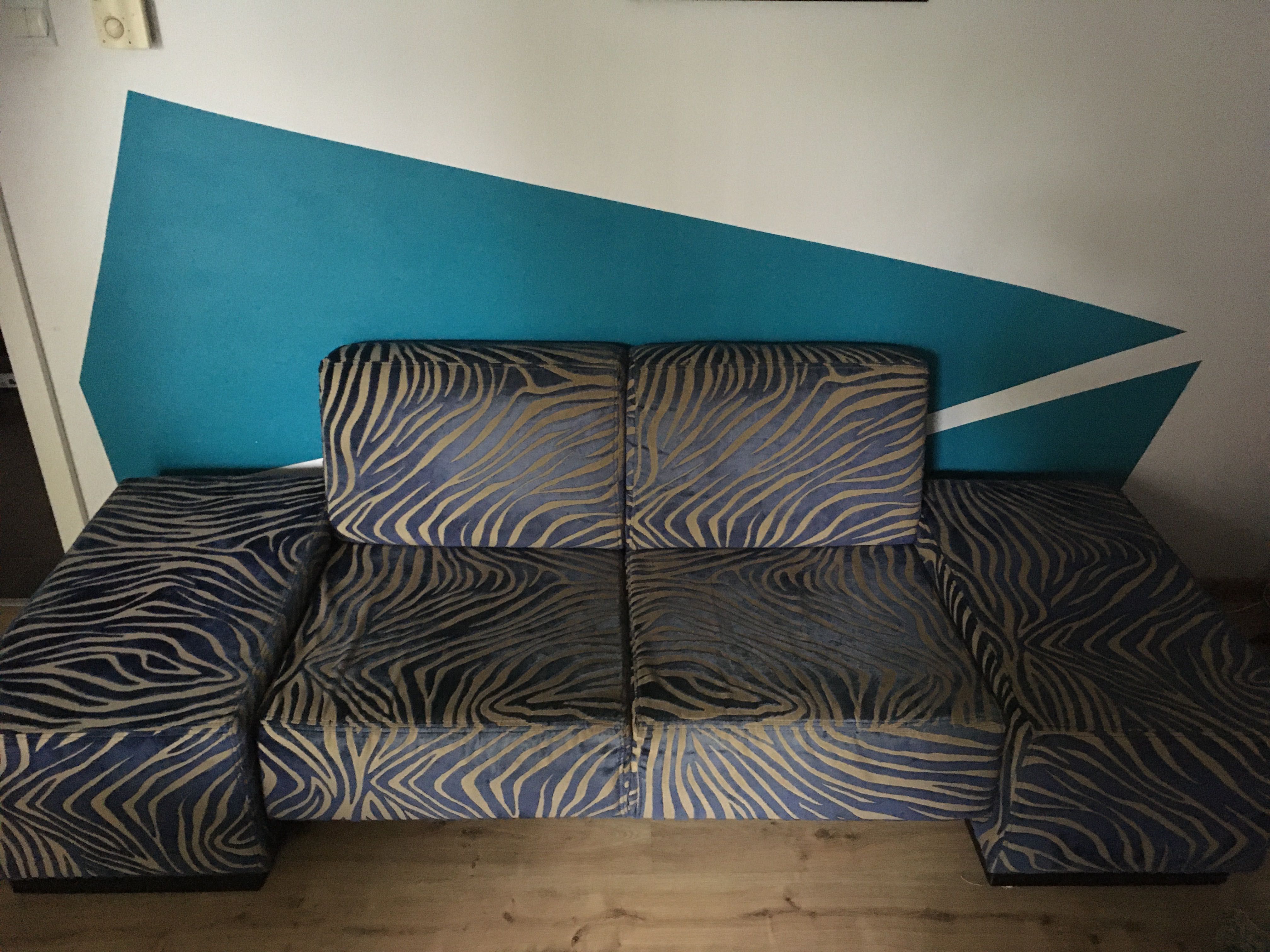 sofa nierozkładana firmy livingroom, zebra design