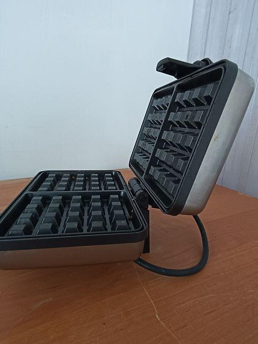 Продам нову вафельницю