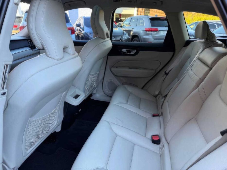 Volvo XC60 T5 Momentum      2019