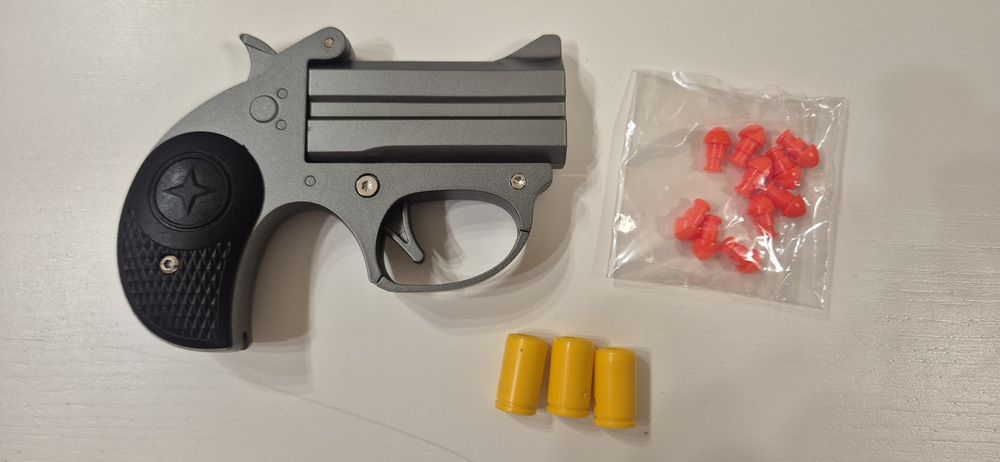 Vendo Espingarda Winchester e  2 Derringer de brincar ou coleção