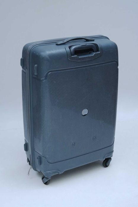 Mala cinzenta de viagem