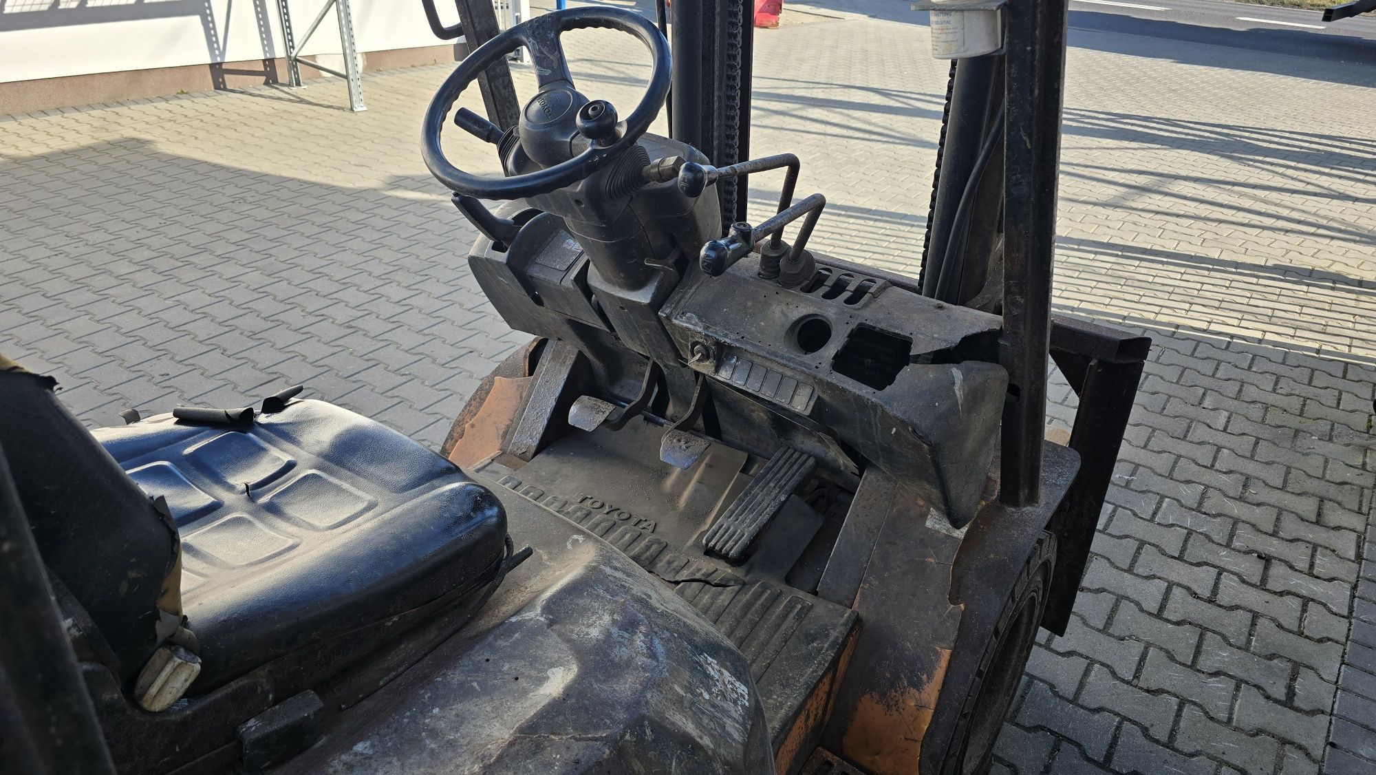 Wózek widłowy toyota 7  2,5 t udźwig sprowadzony Diesel