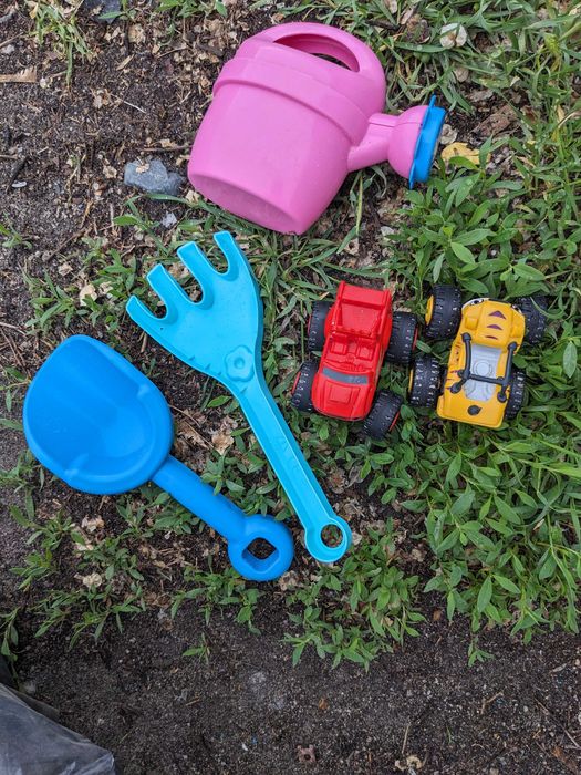 игрушки для песочницы и мячики надувные