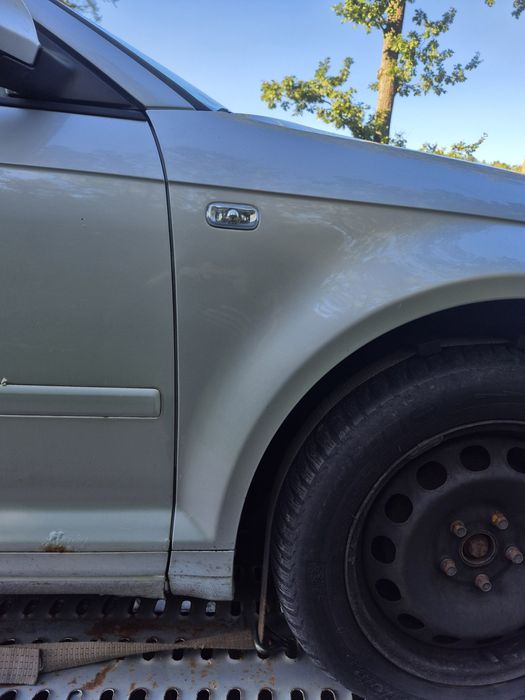 Błotnik prawy audi a3 8p kolor LY7W