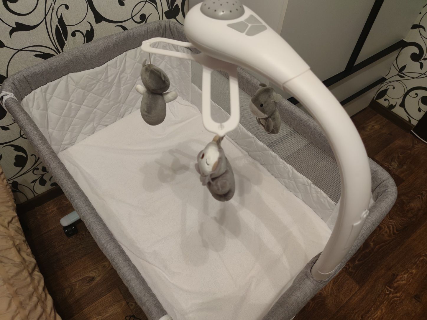 Продам приставну самозаколисуючу дитячу кроватку mico baby