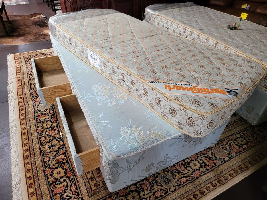 Sommiers de solteiro com colchão - Bom estado geral - Valor unitári