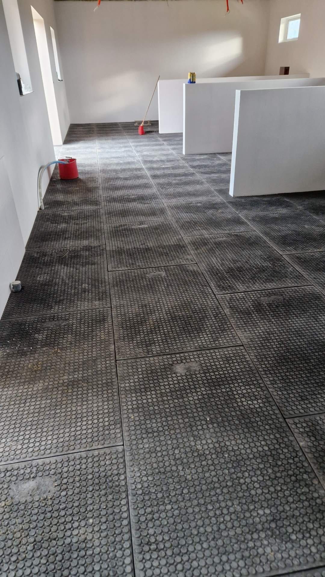 Maty stajenne, maty do boksów, maty legowiskowe, maty dla bydła