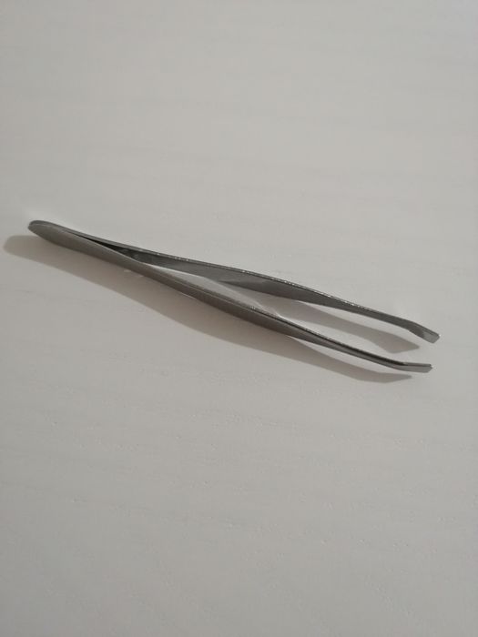 Pinça de sobrancelha