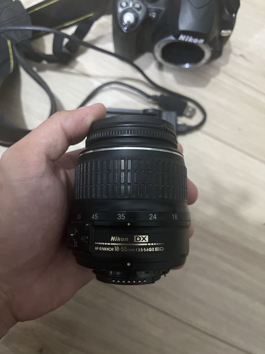 Nikon D40 z obiektywem i ladowarka i torbą