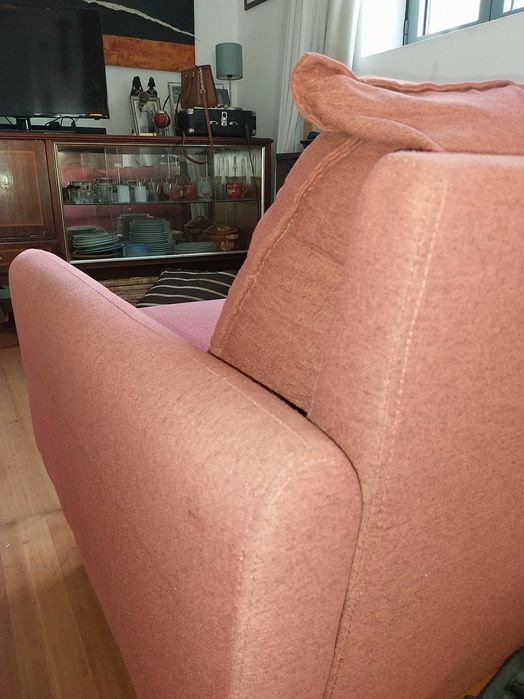 Sofá  2 lugares cor  tijolo 147cm comprimento