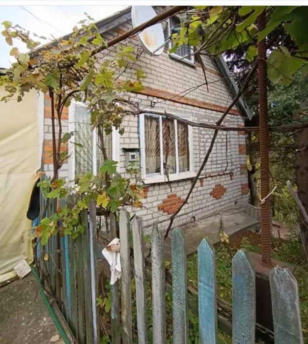 Продам дом -дачу в Высоком. Участок 10 соток .Печное отопление TB