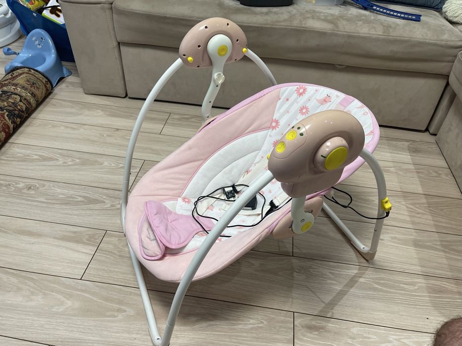 Дитяча гойдалка для немовлят. Заколисуючий центр. Крісло-гойдалка