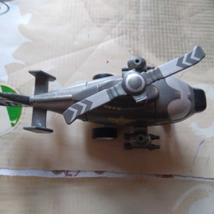 Іграшковий вертоліт Каргобоб