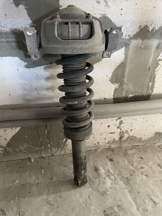 Задняя стойка амортизатор пружина Audi Q7 Touareg Cayenne