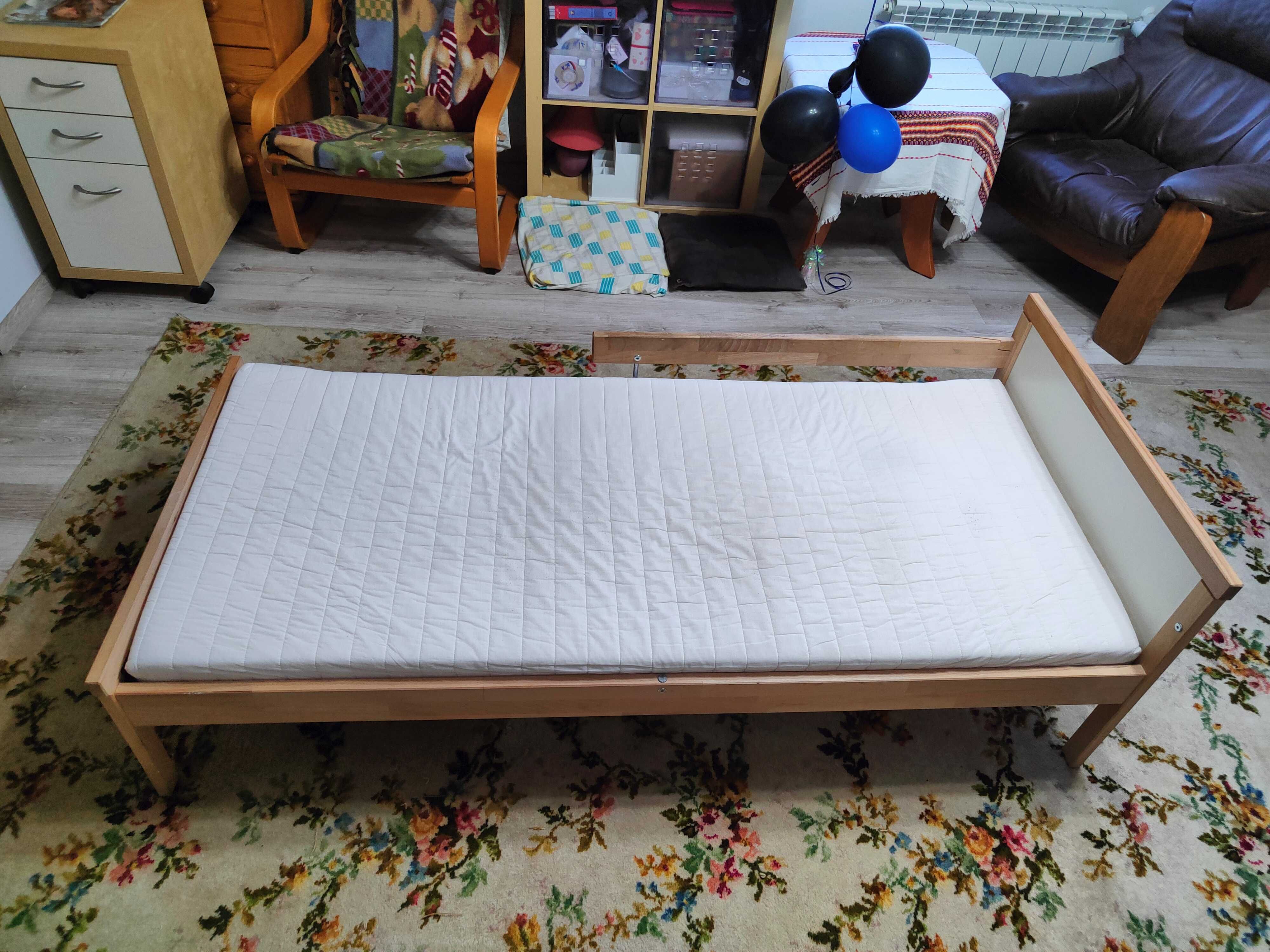 łóżko dla dziecka Ikea z materacem