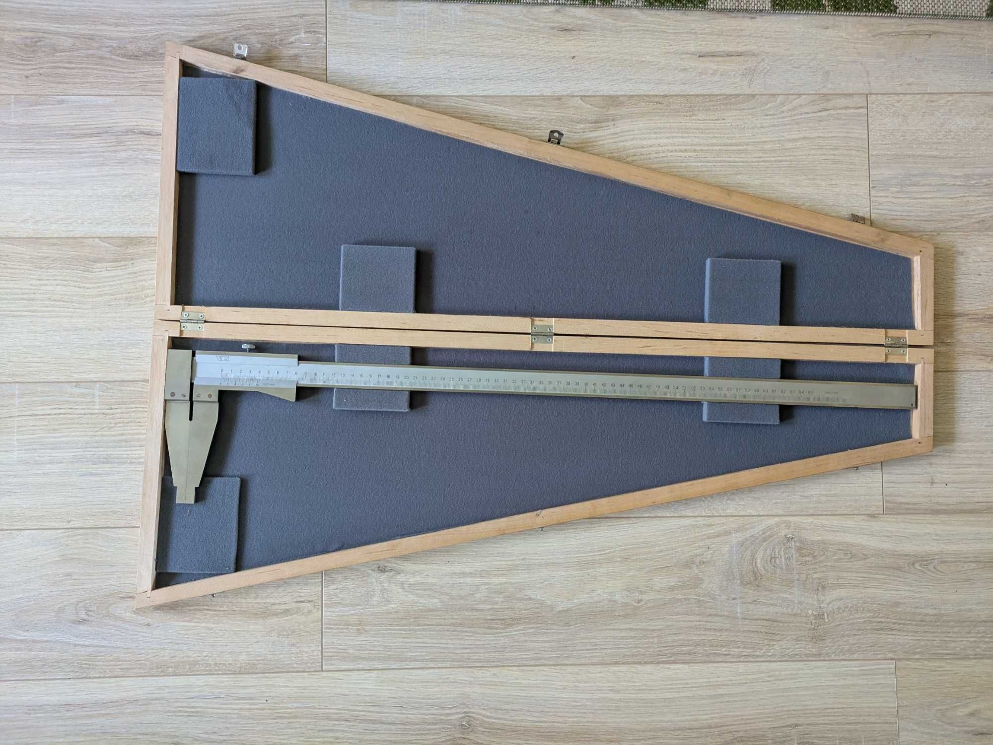 Suwmiarka VIS MAJa 650mm / 150 Chrom dok. 0.05mm w drewnianym pudełku