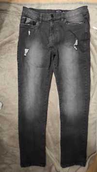 Spodnie jeansowe męskie z modnymi przetarciami L