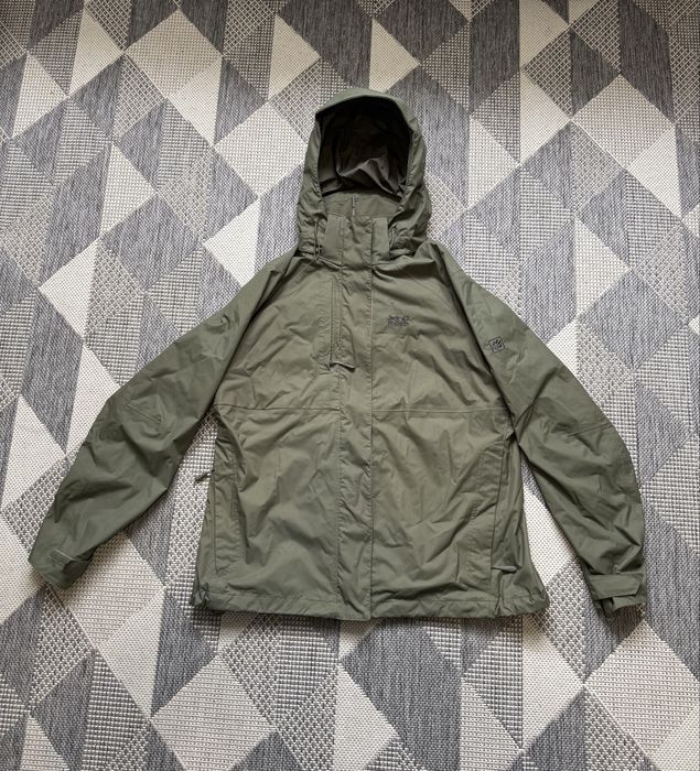 Оригінальна жіноча вітровка Jack Wolfskin