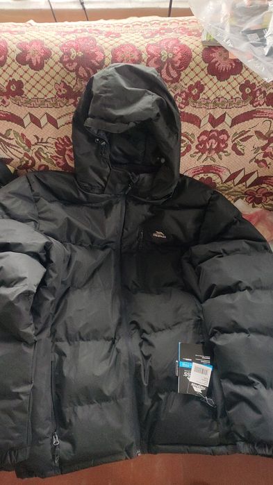 Куртка зимова чоловіча чорна.