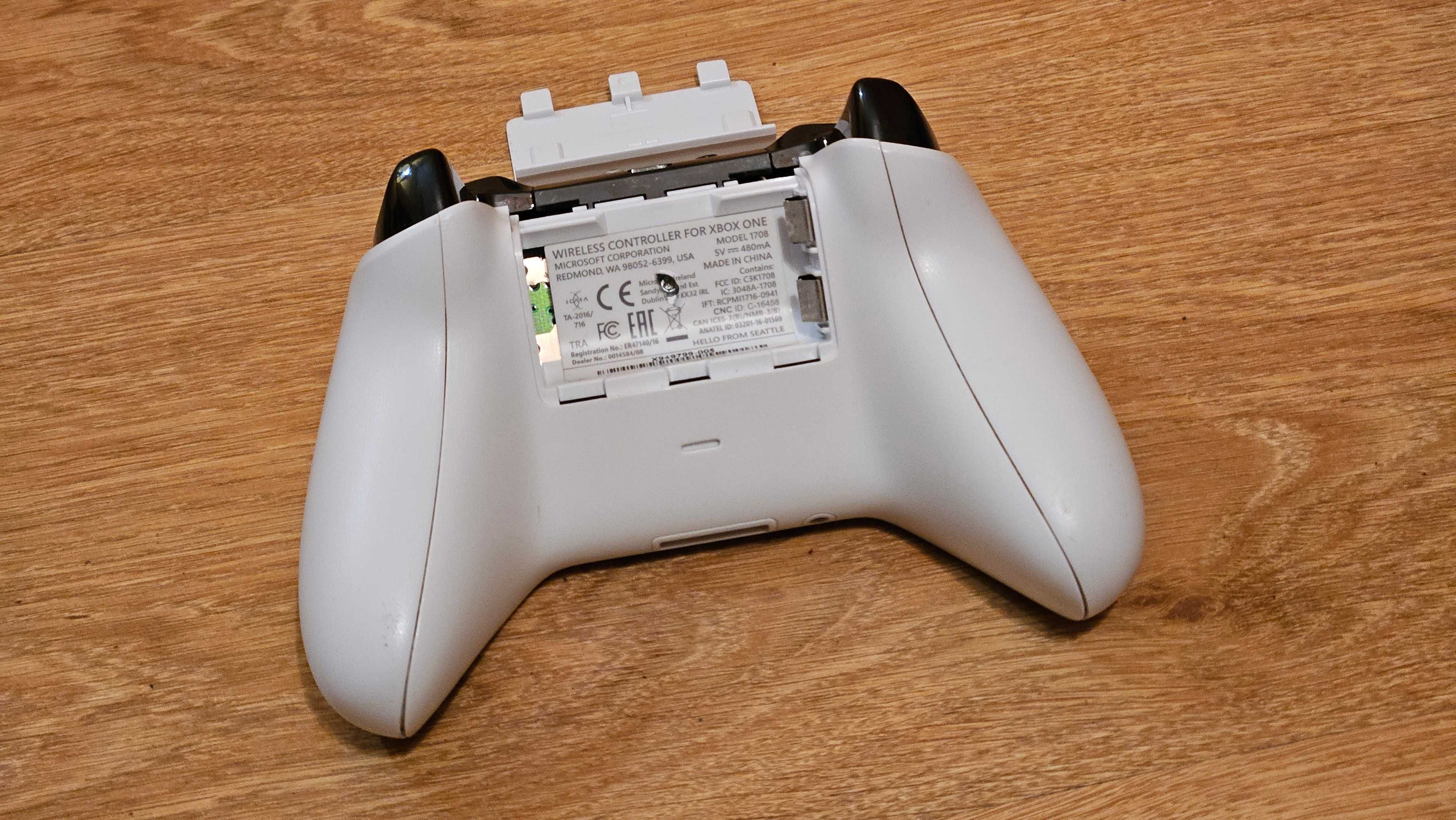 Bezprzewodowy oryginalny kontroler gamepad do Xbox biały
