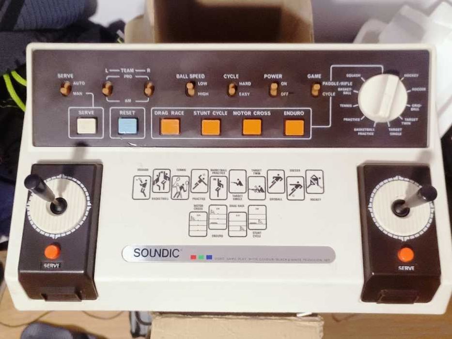 Consola retro Soundic SD-062C tipo pong com 14 jogos a cores na caixa
